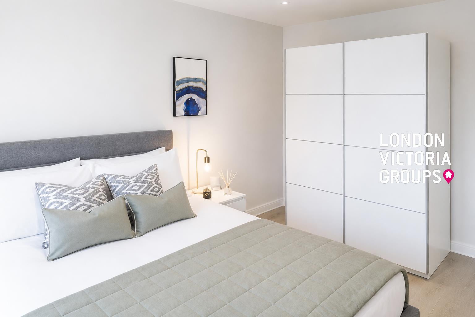 Flat Waterloo Road in Greater London