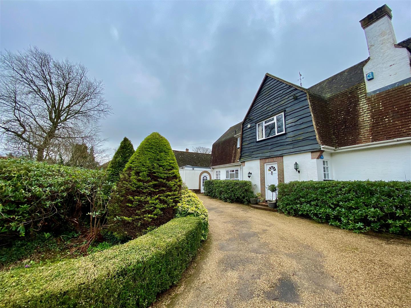 House Frithsden Copse in Nettleden with Potten End