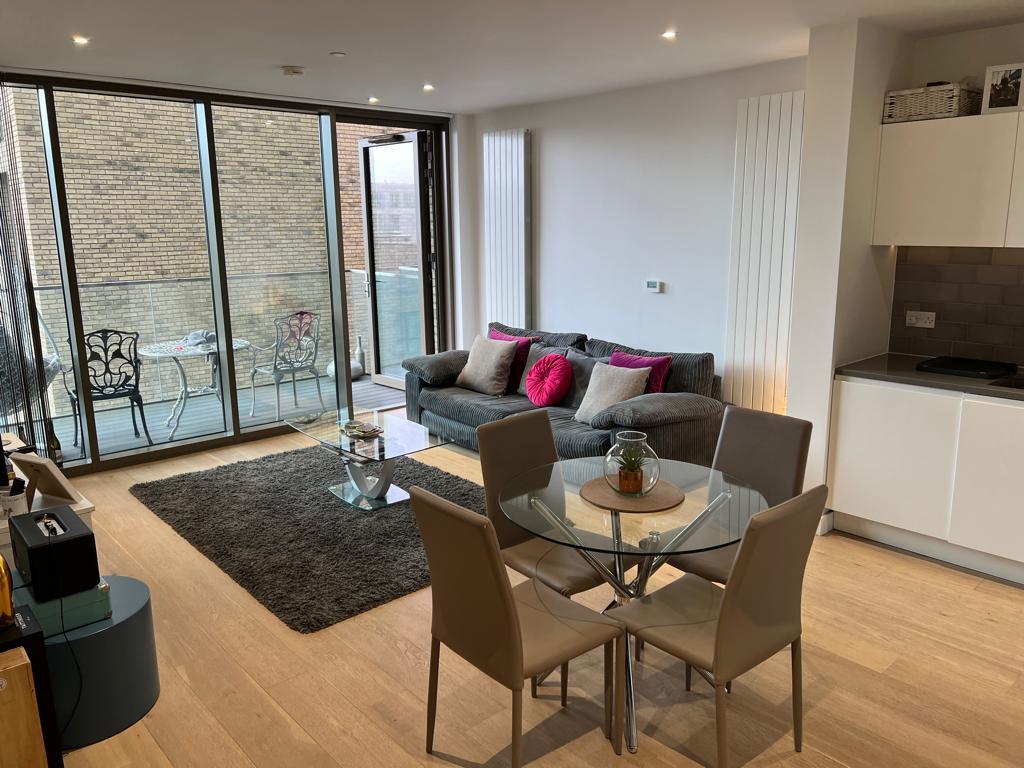 Flat Admiralty Avenue in Greater London