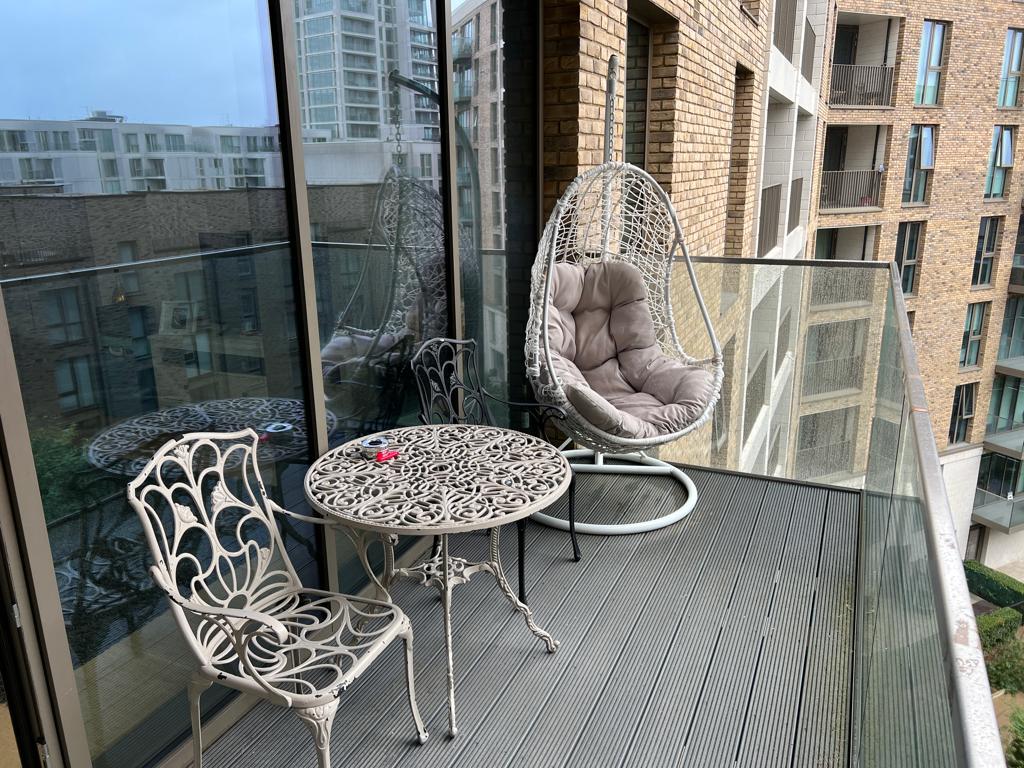 Flat Admiralty Avenue in Greater London