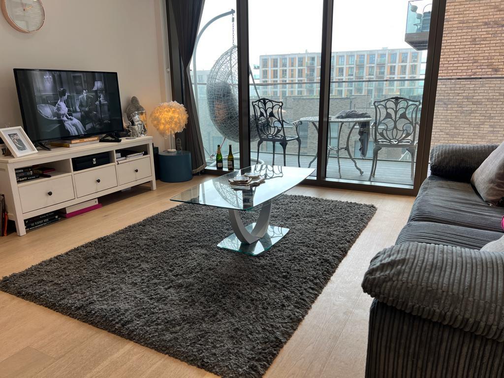 Flat Admiralty Avenue in Greater London