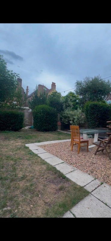 Room Wexford Road in Greater London