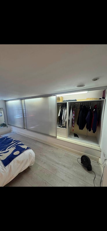 Room Wexford Road in Greater London