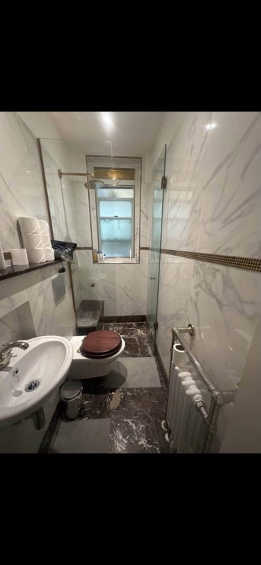 Room Wexford Road in Greater London