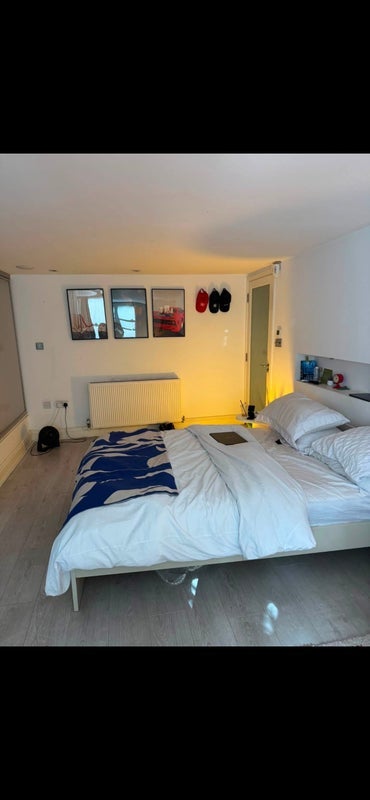 Room Wexford Road in Greater London