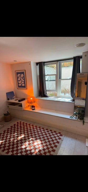 Room Wexford Road in Greater London