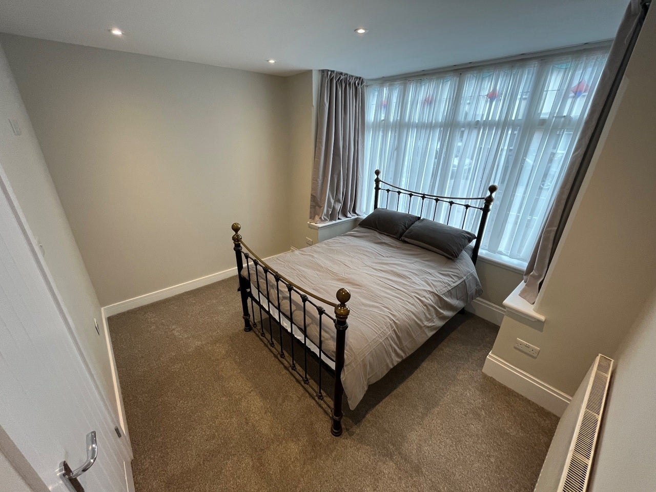 Room Alexandra Avenue in Luton