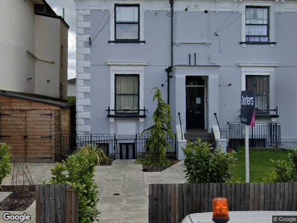 Flat Holmesdale Road in Greater London