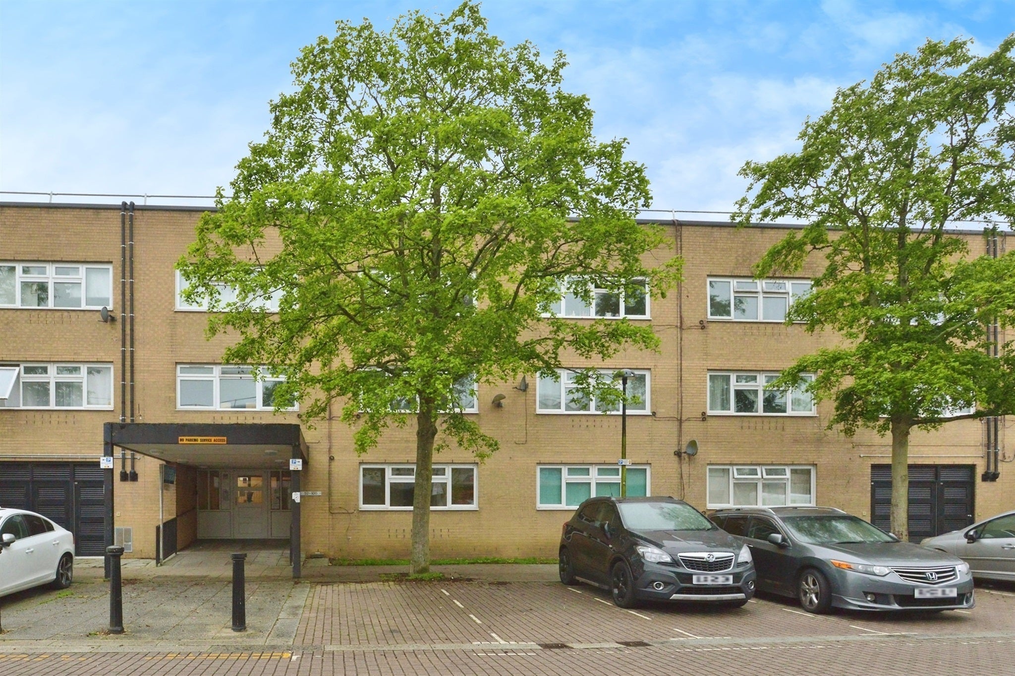 Flat North Tenth Street in Milton Keynes