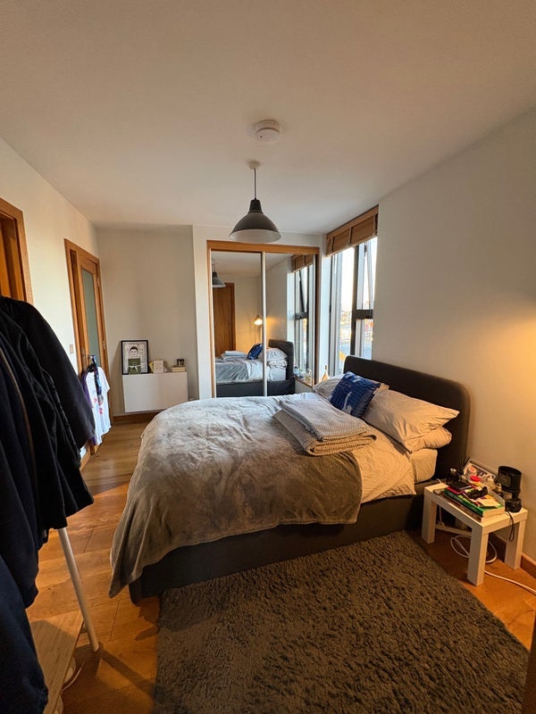 Room Goaters Alley in Greater London
