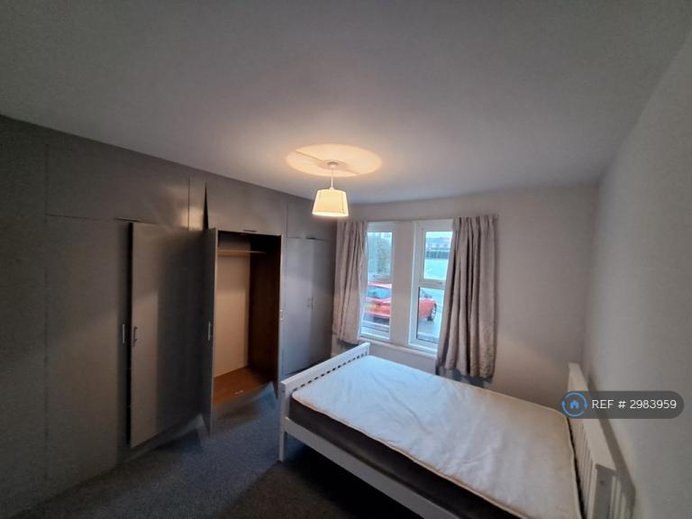 Room Barton Hill Road in Torquay