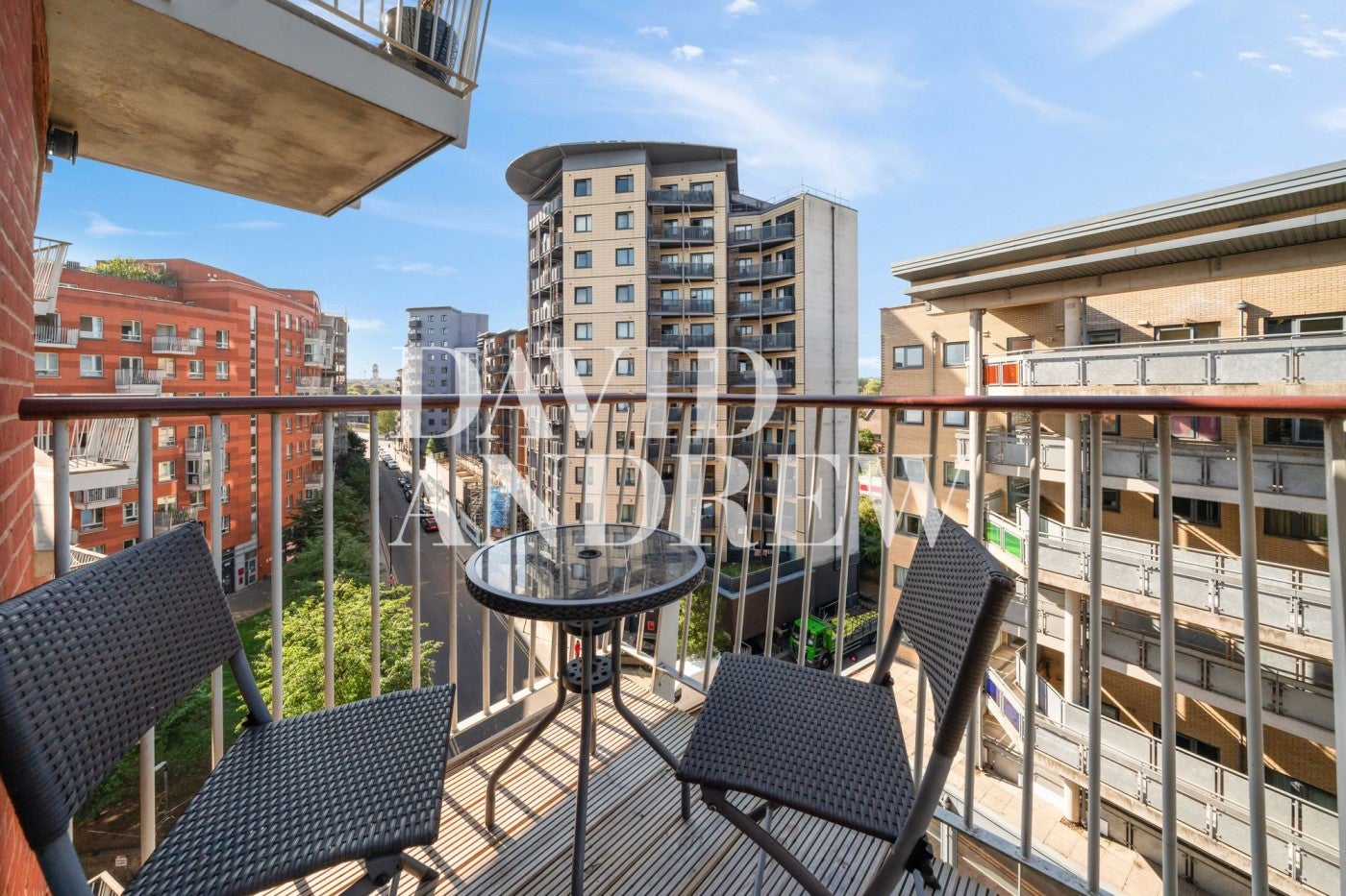 Flat Eden Grove in Greater London