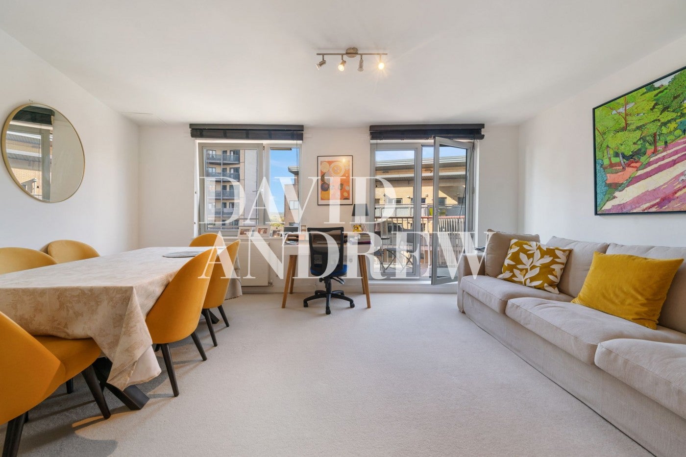 Flat Eden Grove in Greater London