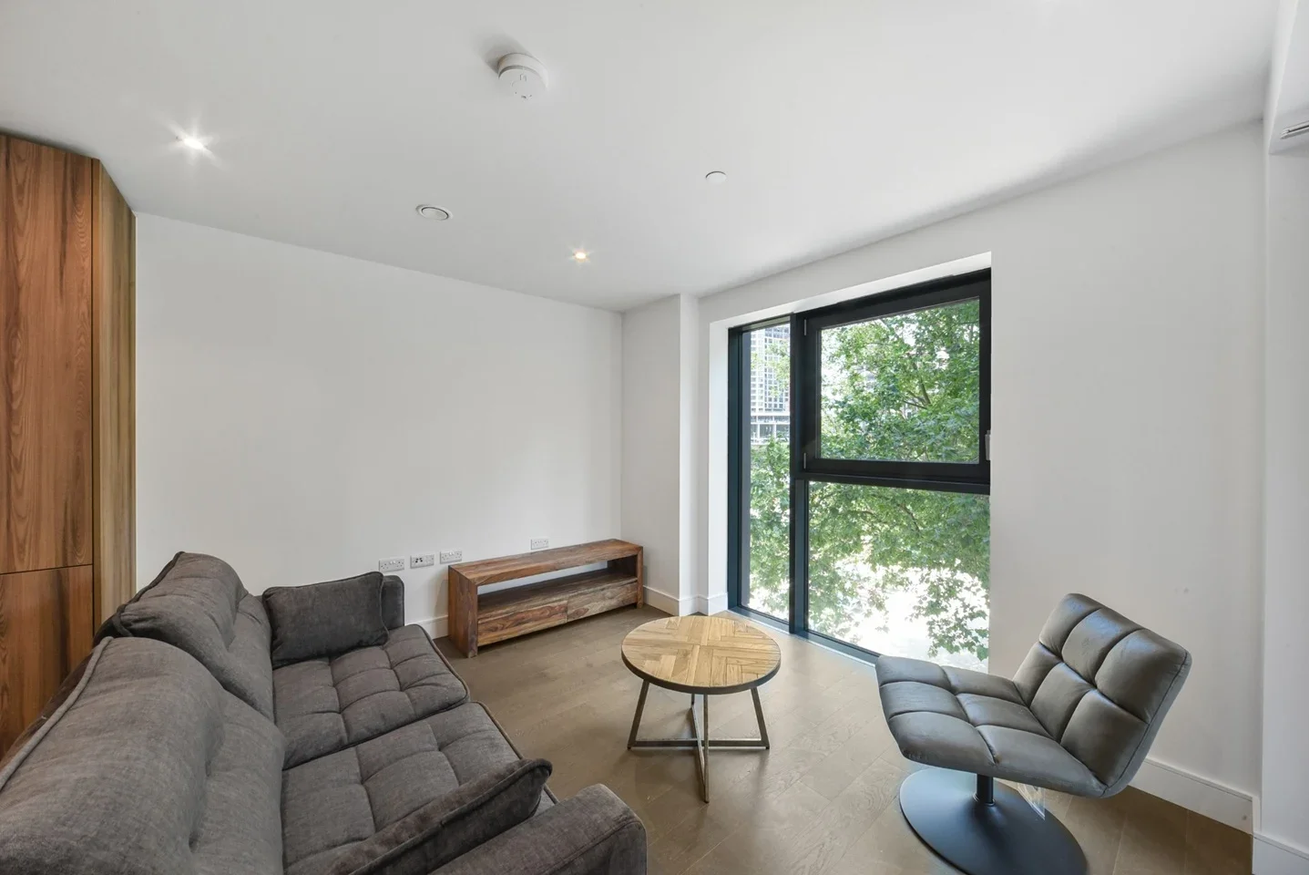 Flat Heygate Street in Greater London