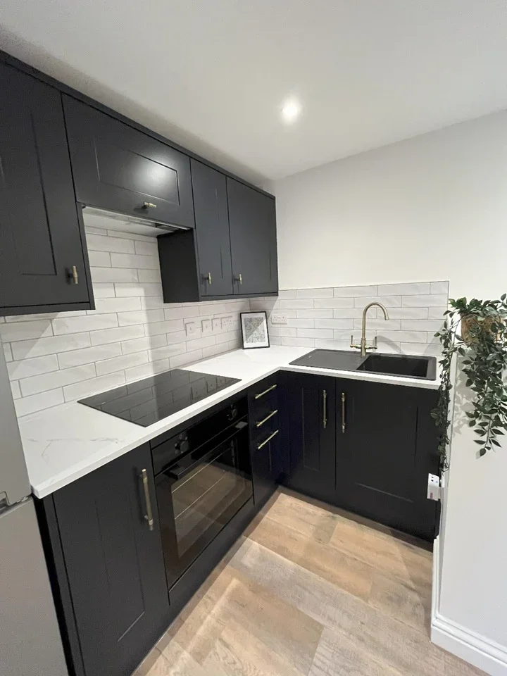 Room Treetop Close in Luton