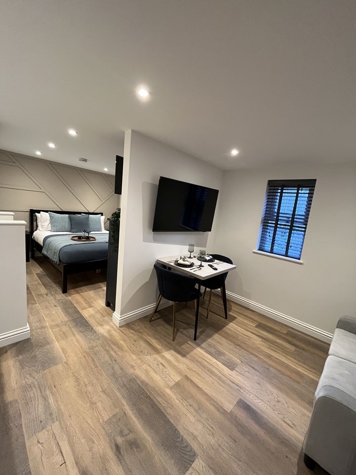 Room Treetop Close in Luton