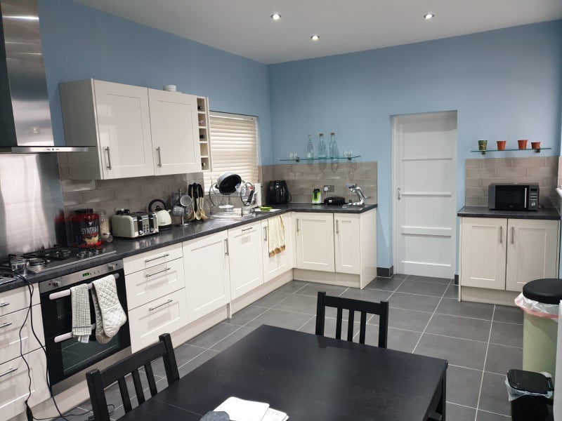 Room Edith Road in Greater London
