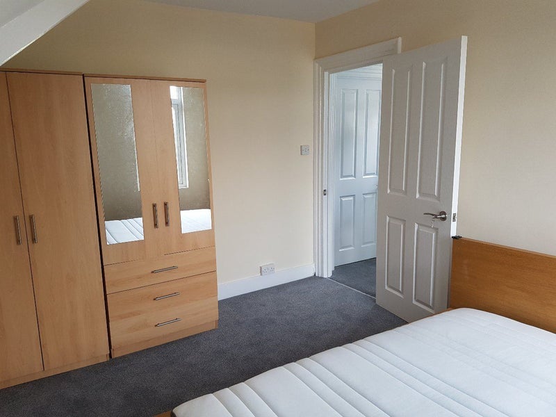 Room Edith Road in Greater London