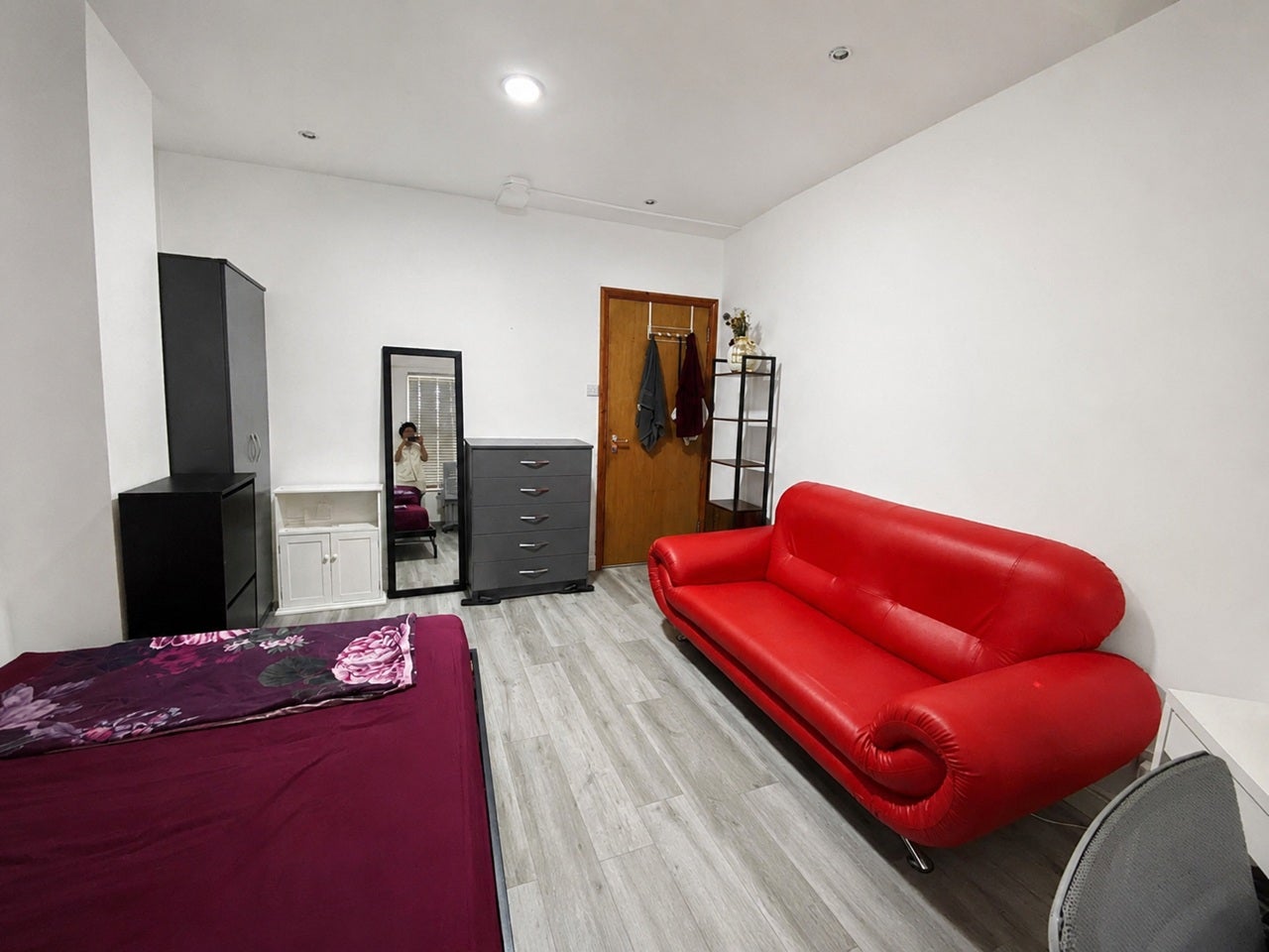 Room Temple Road in Greater London