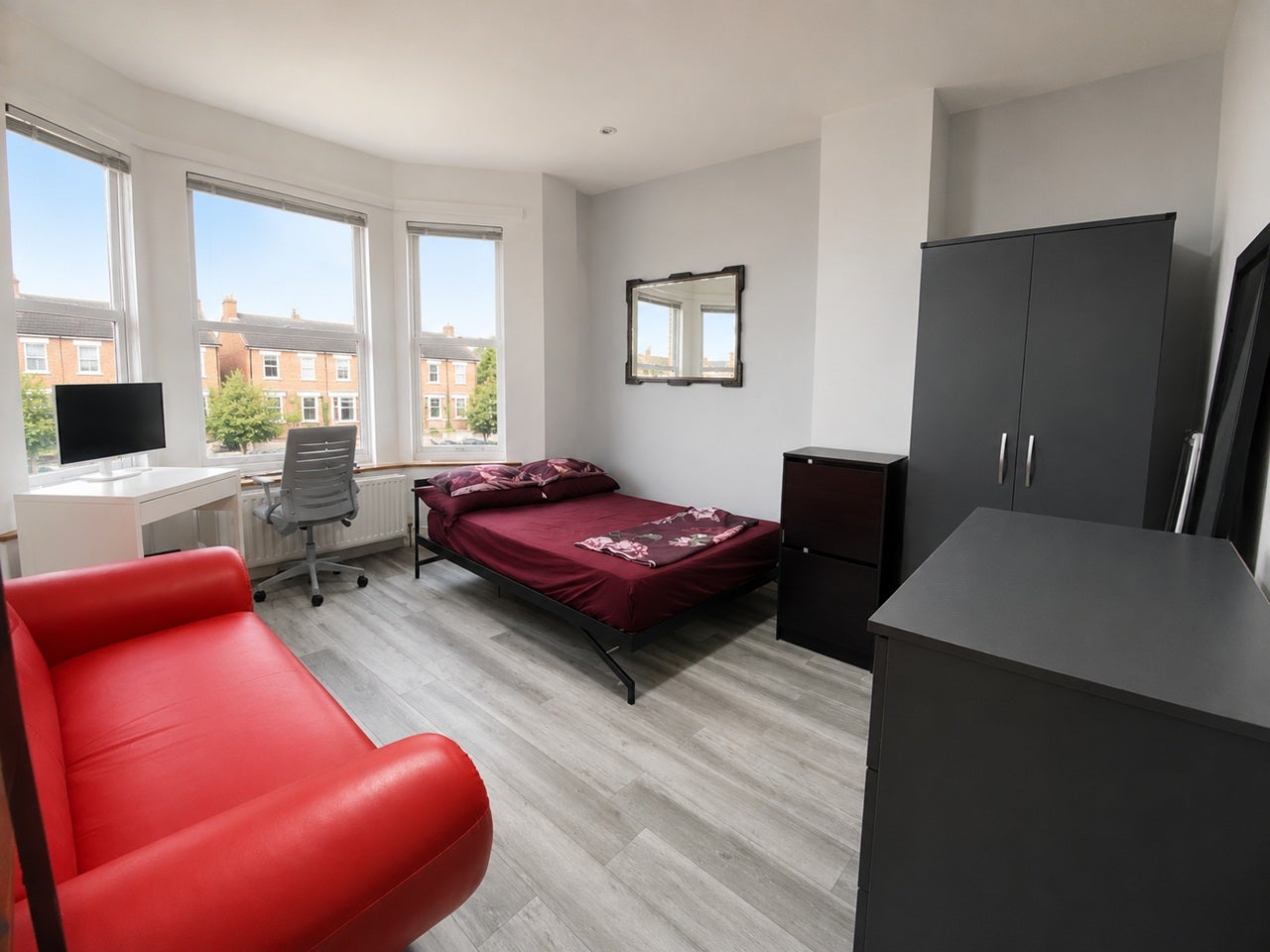 Room Temple Road in Greater London
