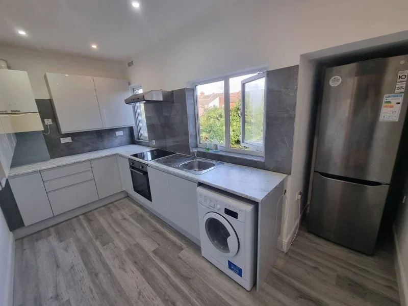 Room Temple Road in Greater London