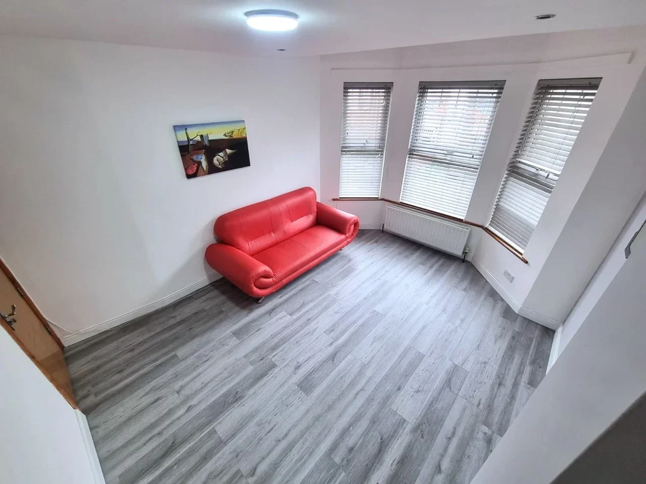 Room Temple Road in Greater London