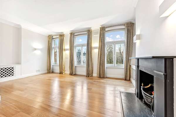 Flat Brompton Road in Greater London