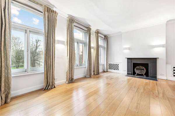 Flat Brompton Road in Greater London