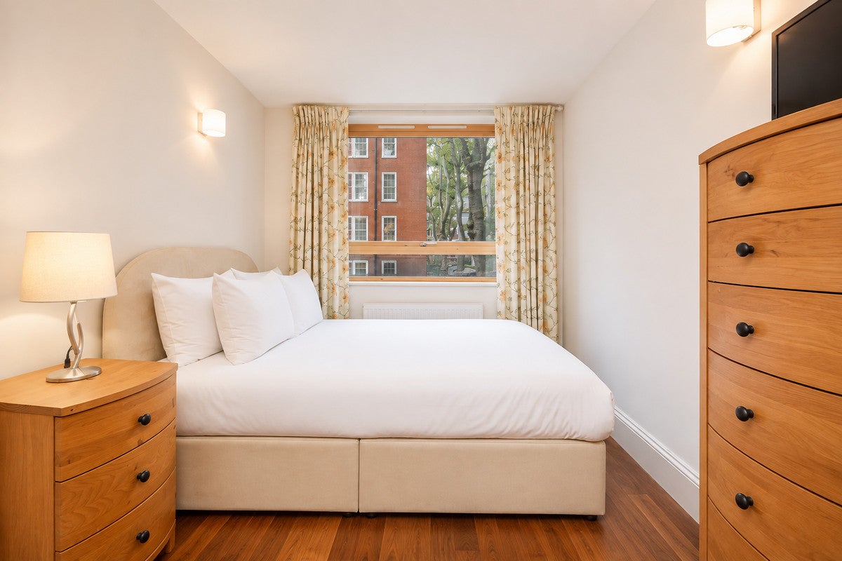 Flat Tavistock Place in Greater London