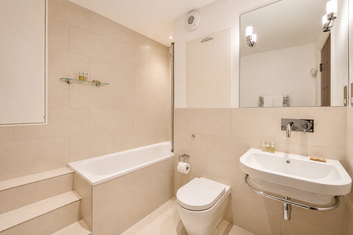 Flat Tavistock Place in Greater London