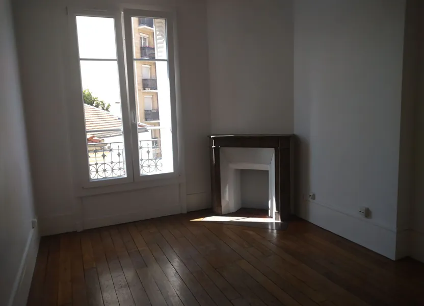 Flat Rue de la Fontaine à Mulard in Paris