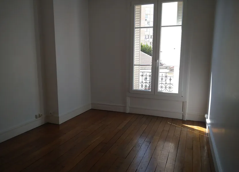 Flat Rue de la Fontaine à Mulard in Paris