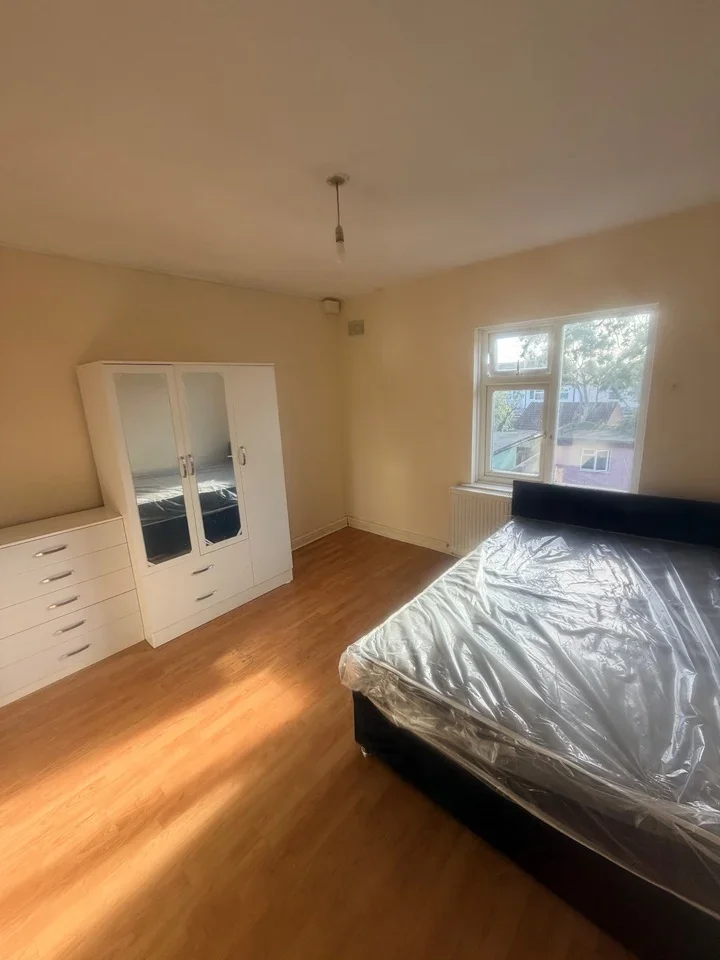 Room Bridgewater Road in Greater London