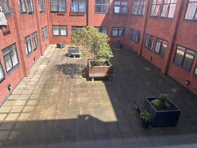 Flat Park Street West in Luton