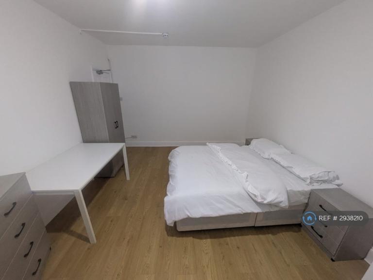 Room Ley Street in Greater London