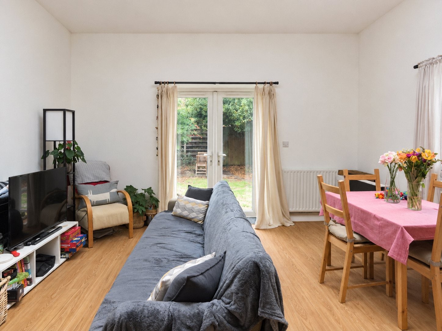 Flat Mitcham Lane in Greater London