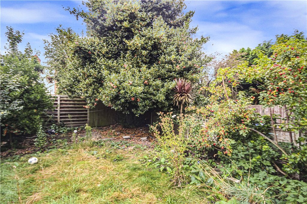 Flat Mitcham Lane in Greater London
