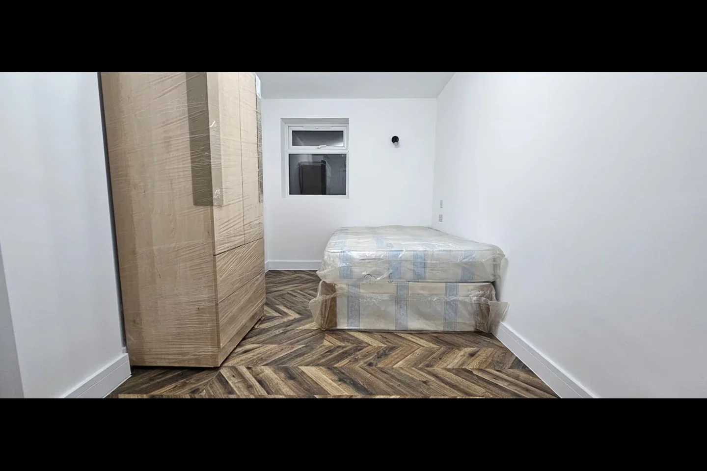 Flat Fairholme Crescent in Greater London