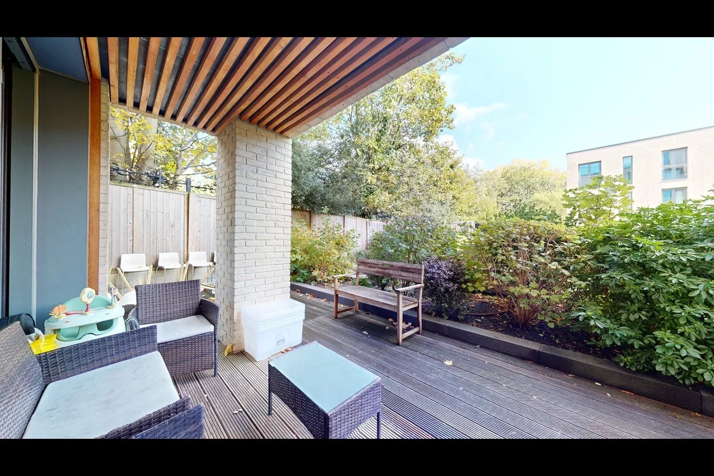 Flat Chiswick High Road in Greater London