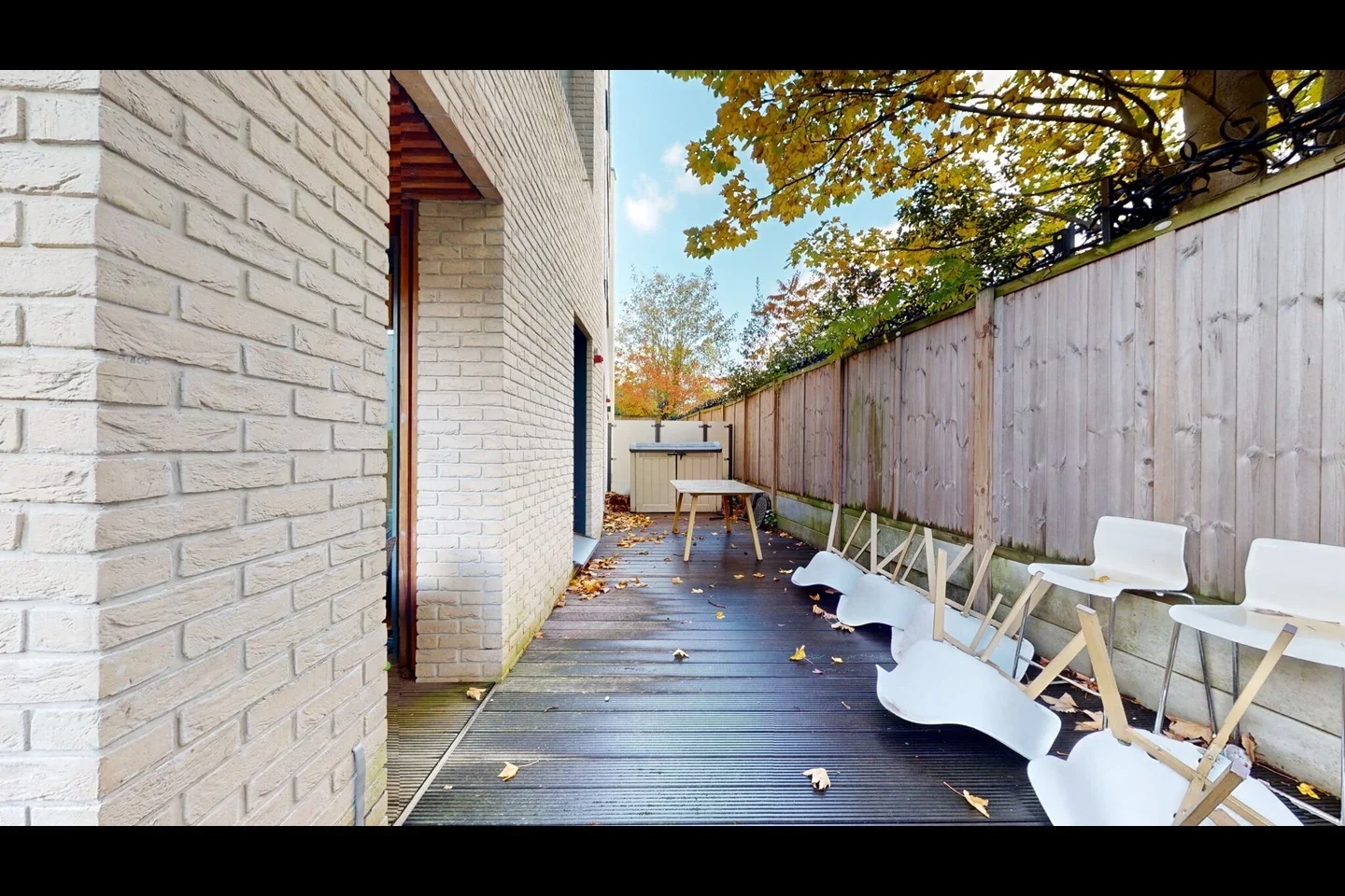 Flat Chiswick High Road in Greater London