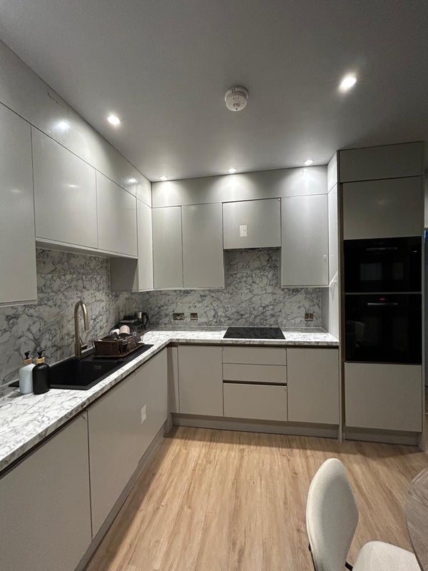 Room Varley Road in Greater London