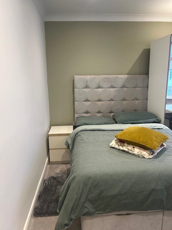 Room Varley Road in Greater London