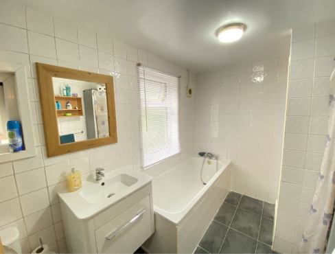 Room Borthwick Road in Greater London
