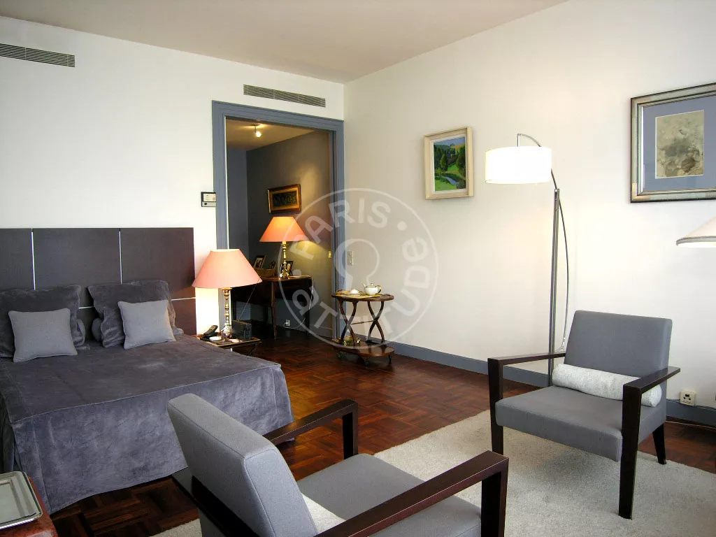 Flat Rue de Paradis in Paris