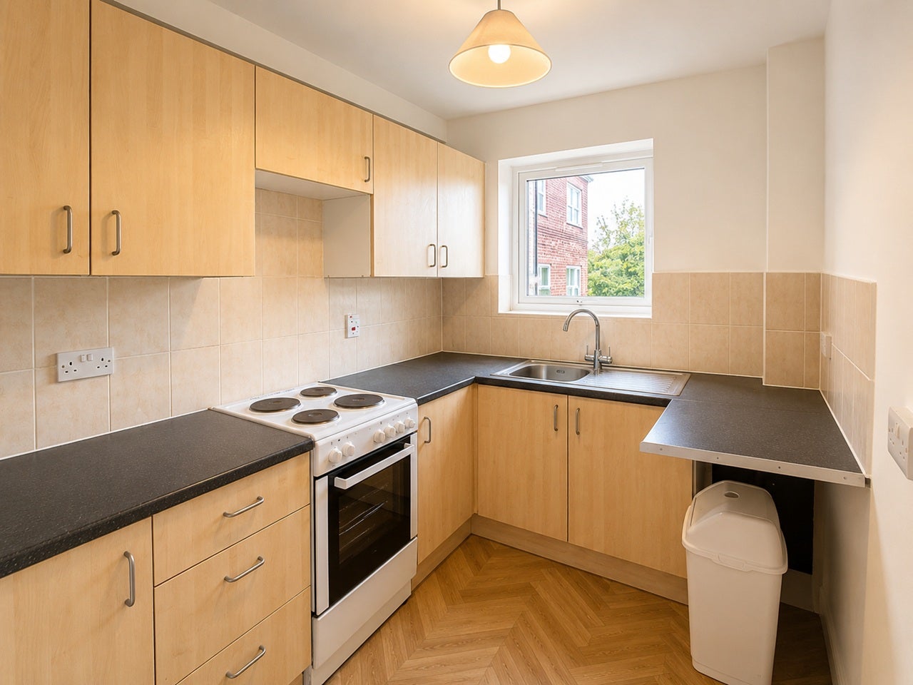 Flat Gordon Road in Greater London