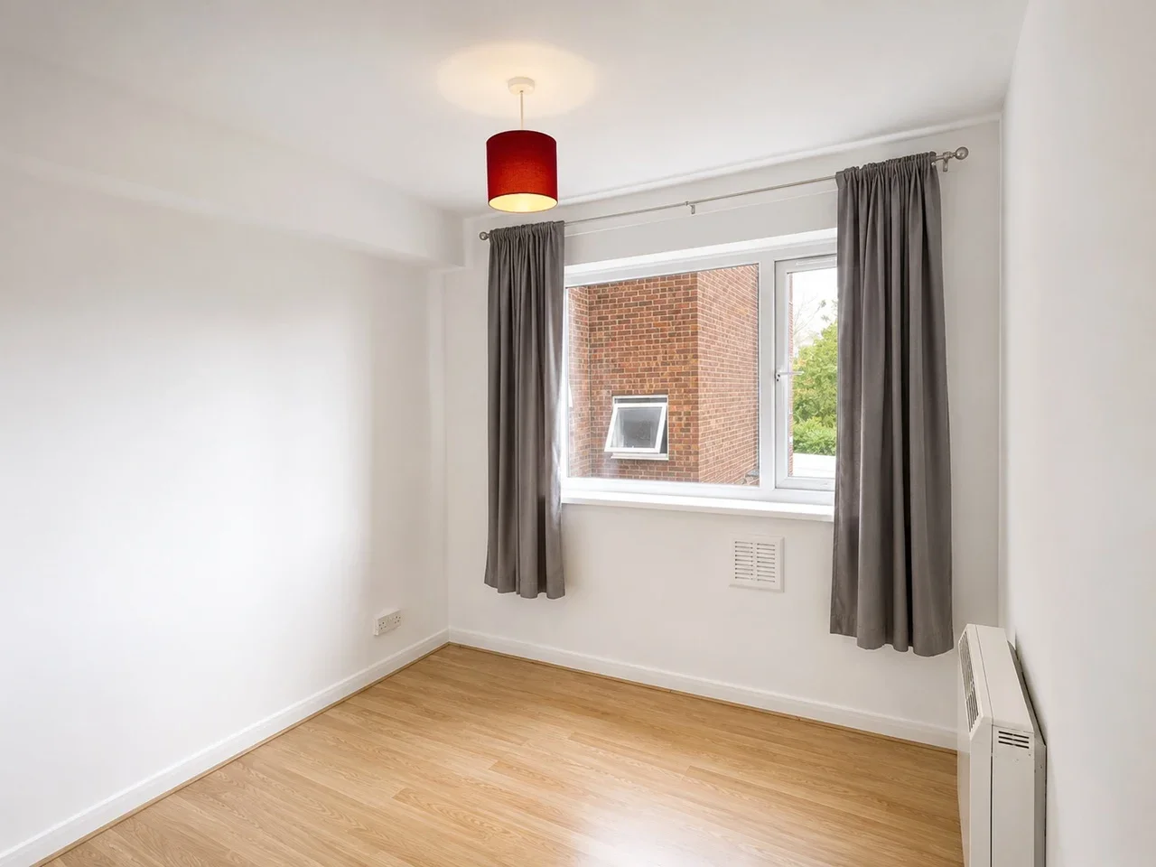 Flat Gordon Road in Greater London