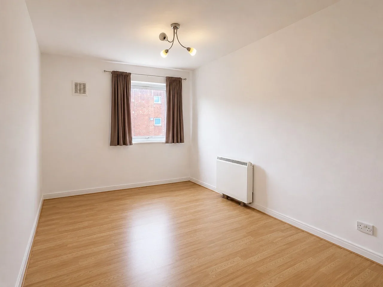 Flat Gordon Road in Greater London