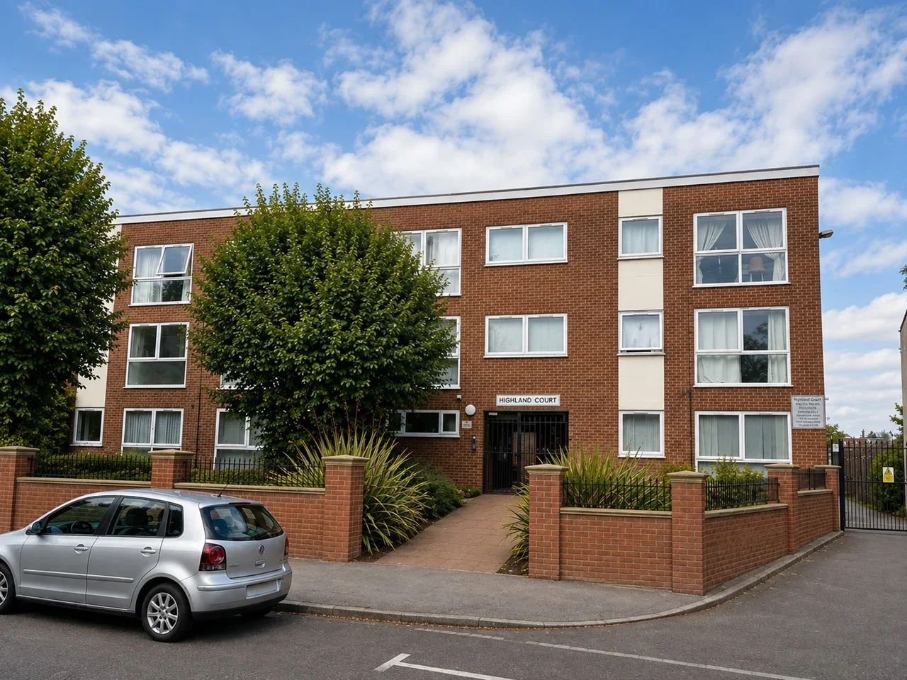 Flat Gordon Road in Greater London