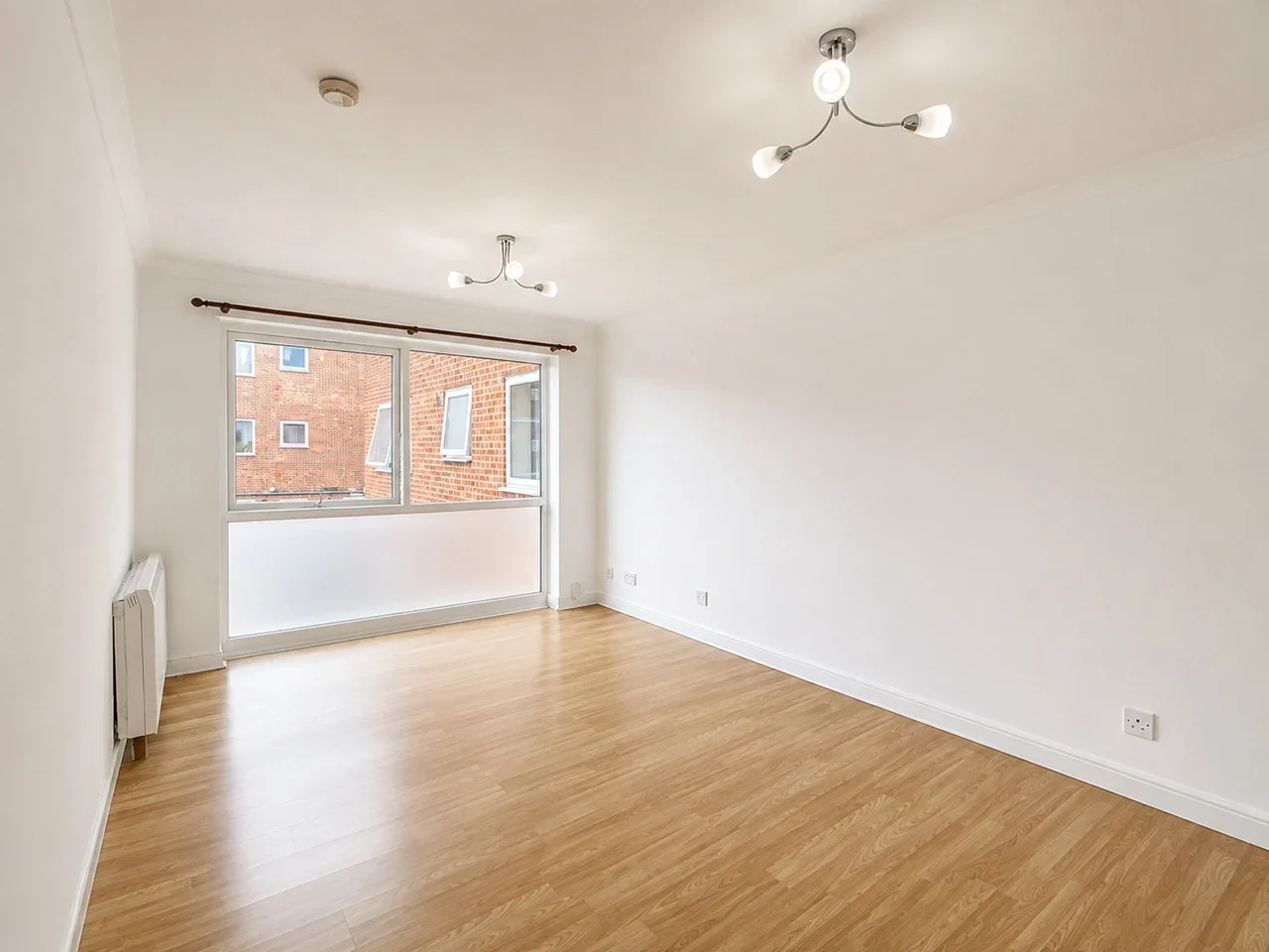 Flat Gordon Road in Greater London