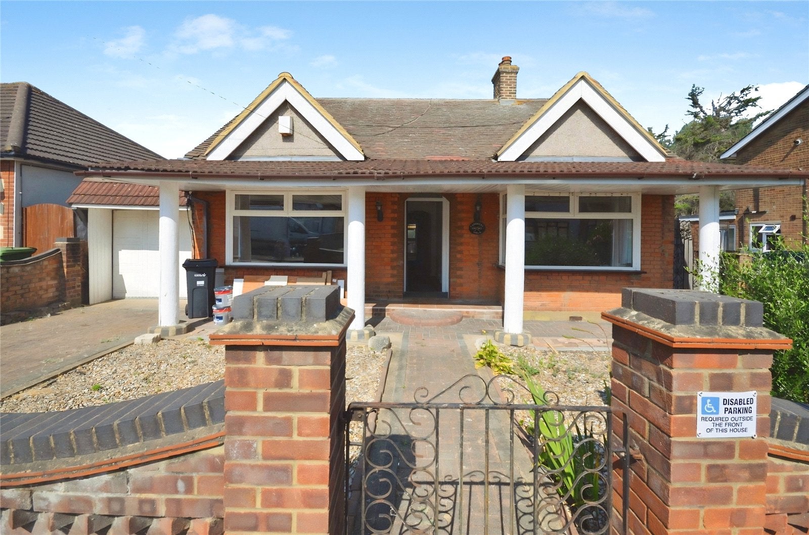 House Lower Mardyke Avenue in Greater London